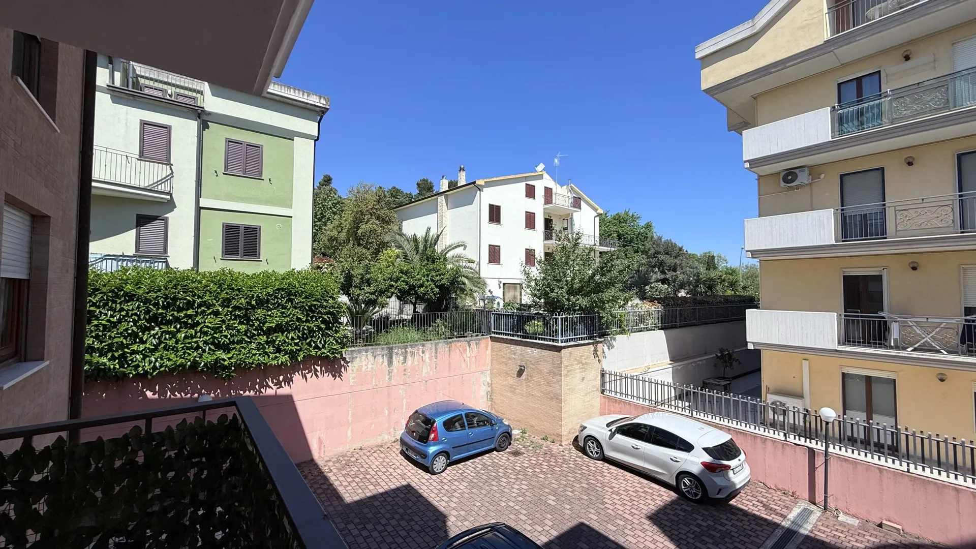 Luminoso appartamento duplex al primo e secondo piano di una palazzina realizzata recentemente in zona residenziale e ottimamente servita.