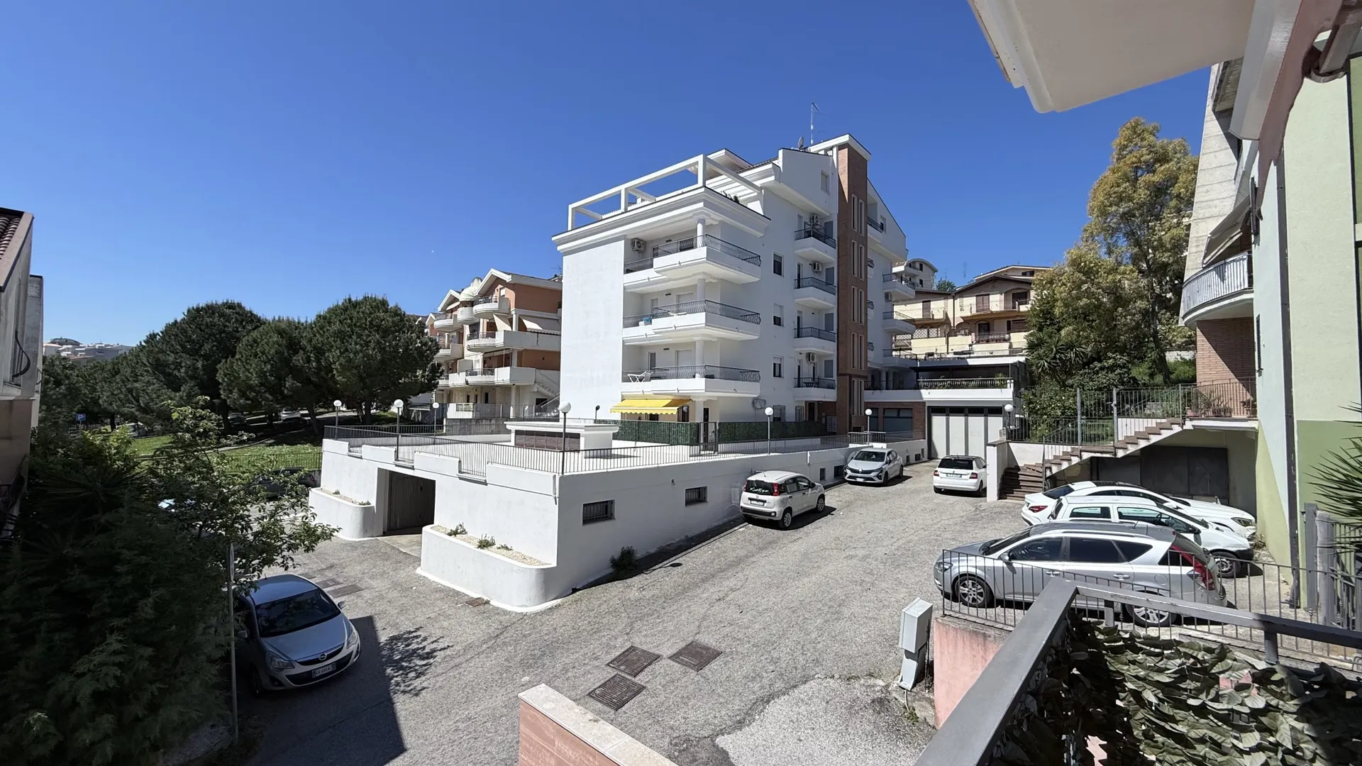 Luminoso appartamento duplex al primo e secondo piano di una palazzina realizzata recentemente in zona residenziale e ottimamente servita.