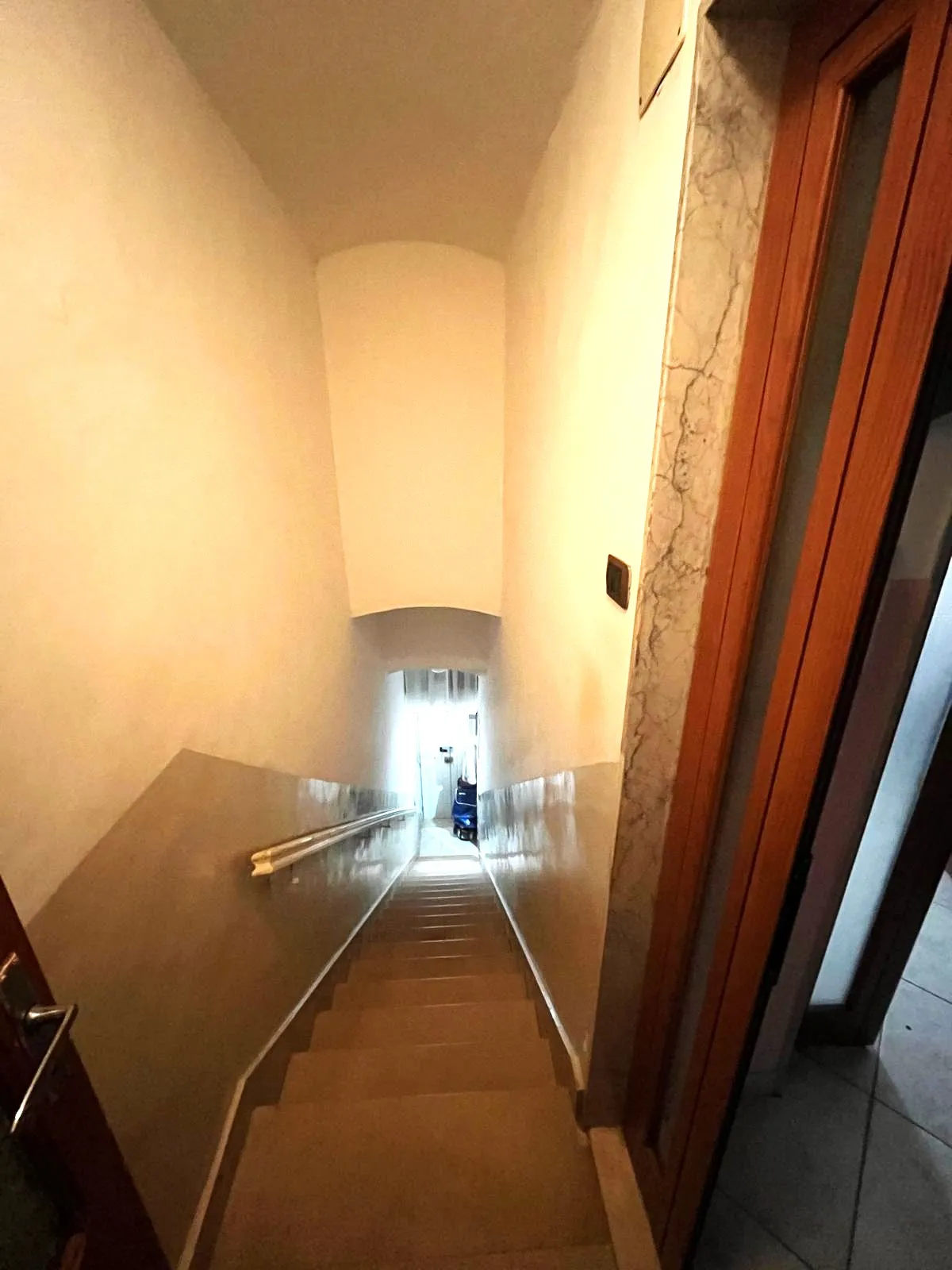 Casa indipendente affiancata, sviluppata su due livelli, in zona centralissima e ottimamente servita.