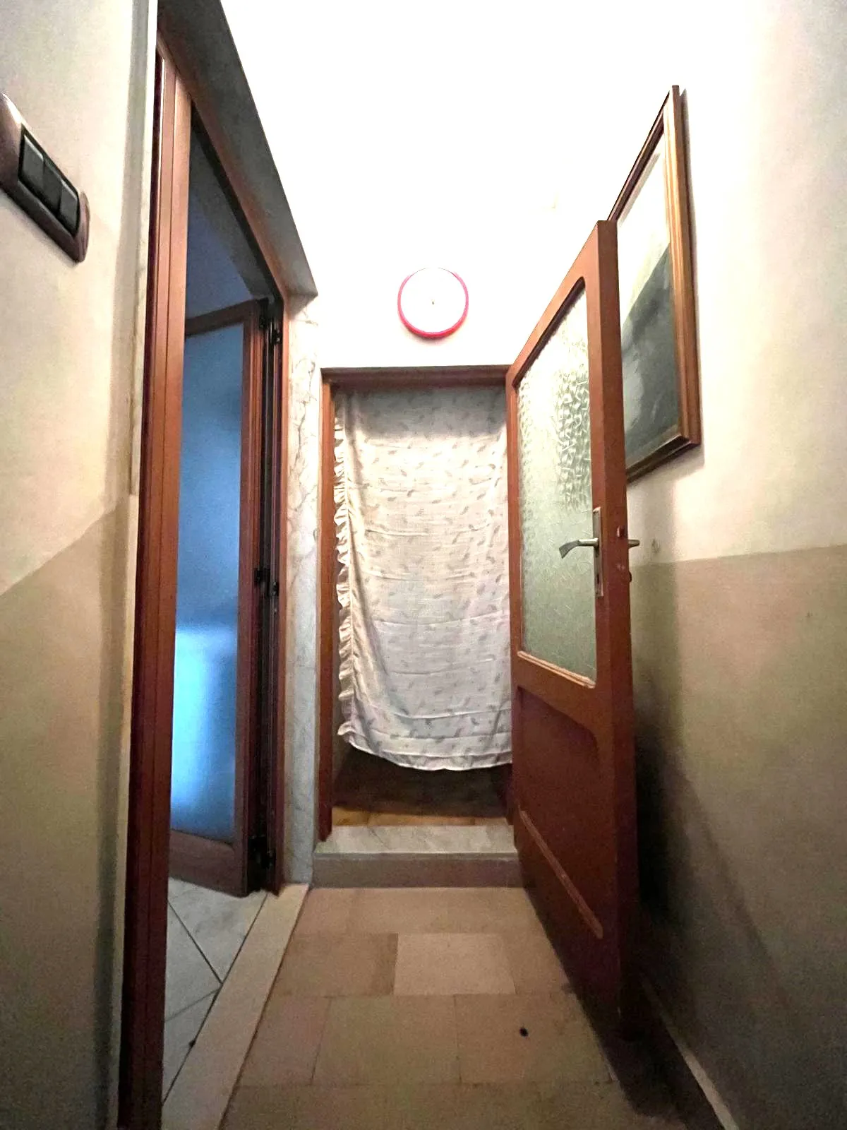 Casa indipendente affiancata, sviluppata su due livelli, in zona centralissima e ottimamente servita.