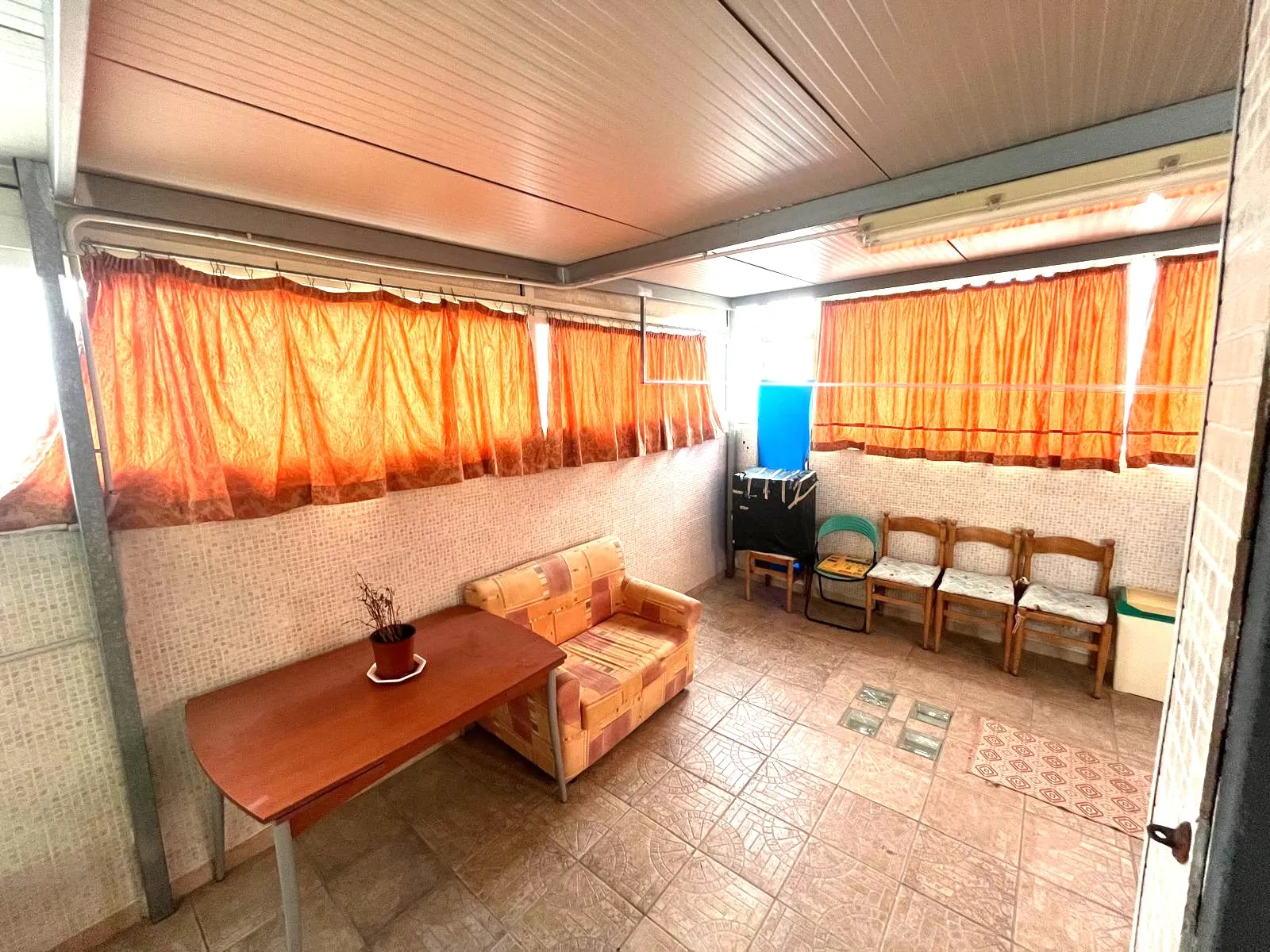 Casa indipendente affiancata, sviluppata su due livelli, in zona centralissima e ottimamente servita.