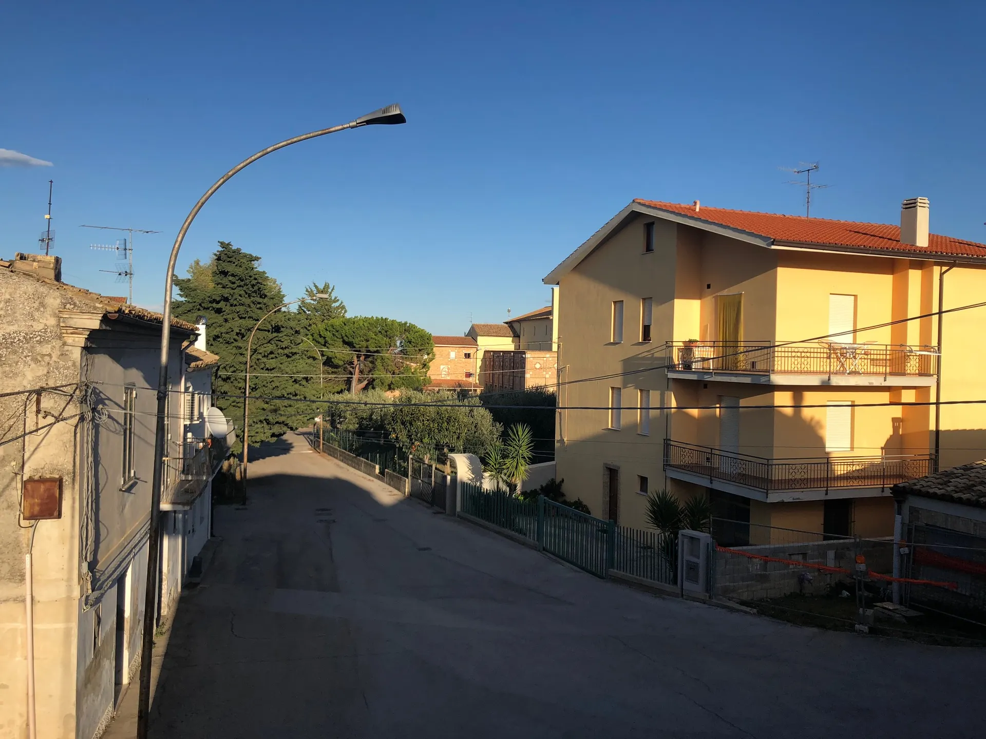 Terracielo in zona panoramica delle prima periferia vastese, ben collegata ai servizi primari.
