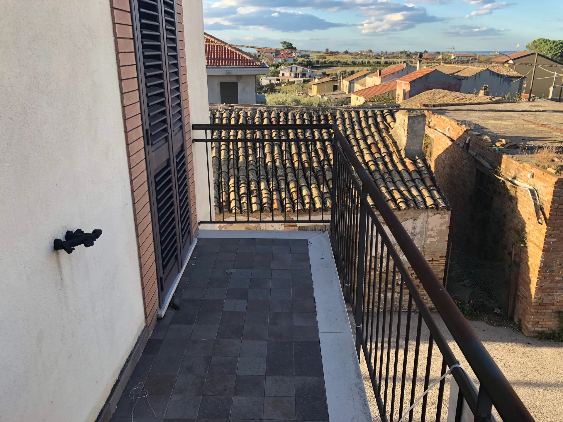 Terracielo in zona panoramica delle prima periferia vastese, ben collegata ai servizi primari.