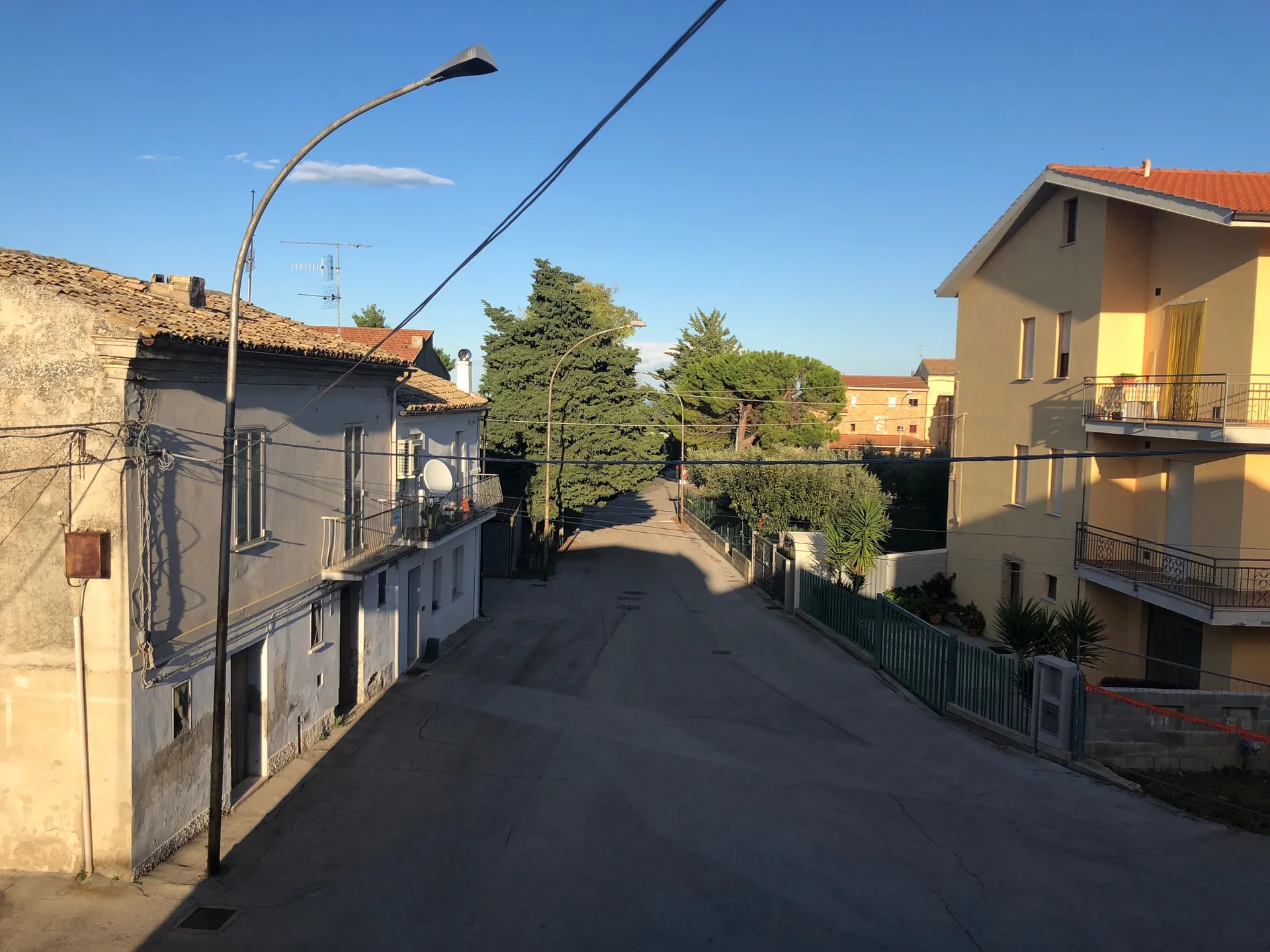 Terracielo in zona panoramica delle prima periferia vastese, ben collegata ai servizi primari.