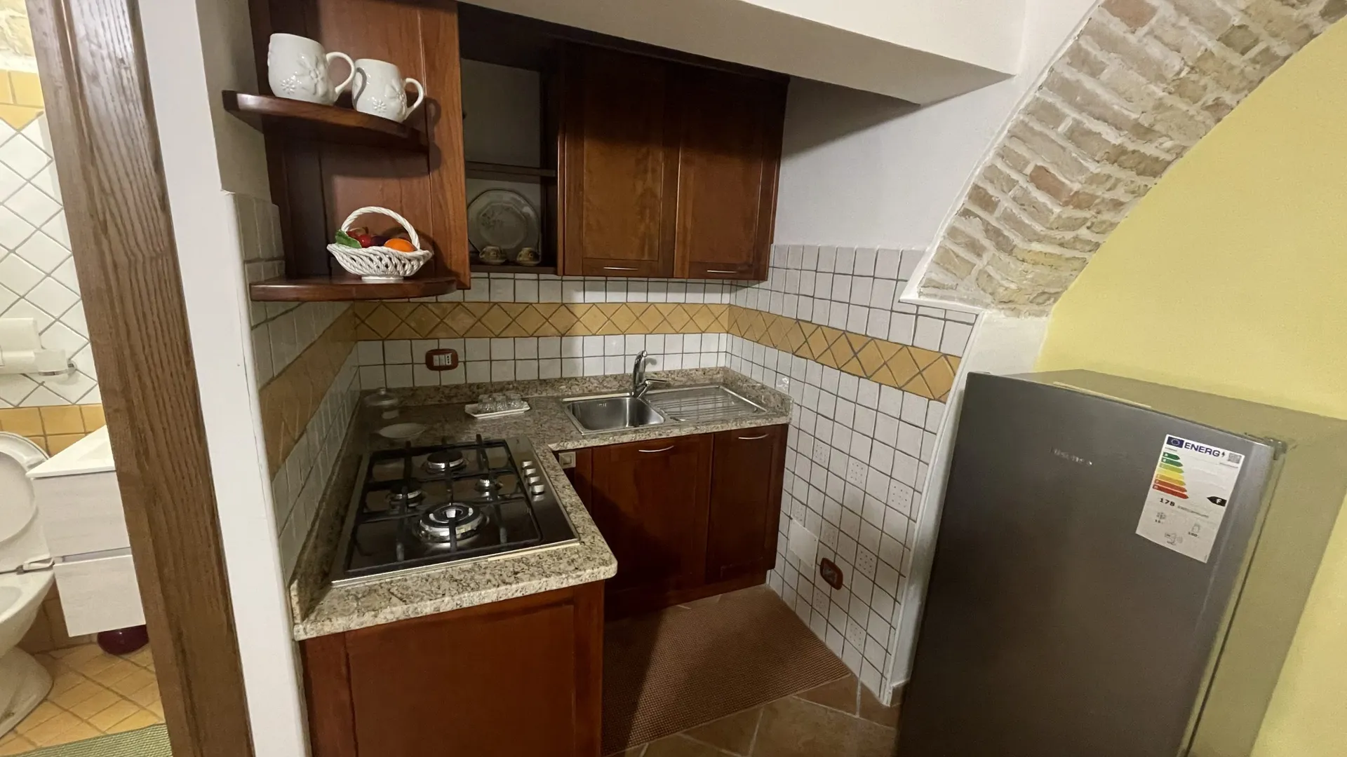 Grazioso monolocale di 40 mq con bagno in zona centrale e servita.