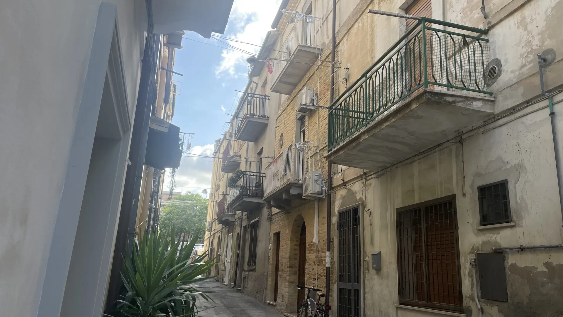 Grazioso monolocale di 40 mq con bagno in zona centrale e servita.