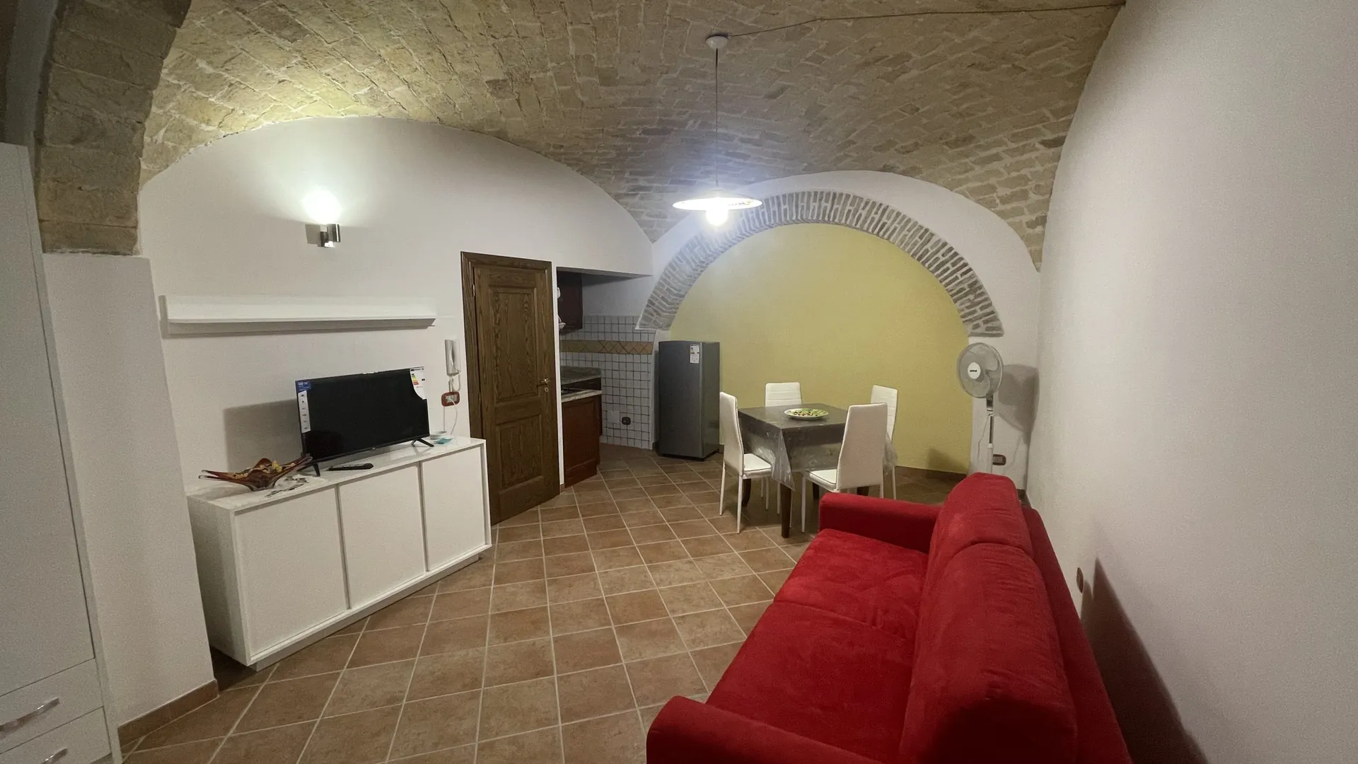 Grazioso monolocale di 40 mq con bagno in zona centrale e servita.