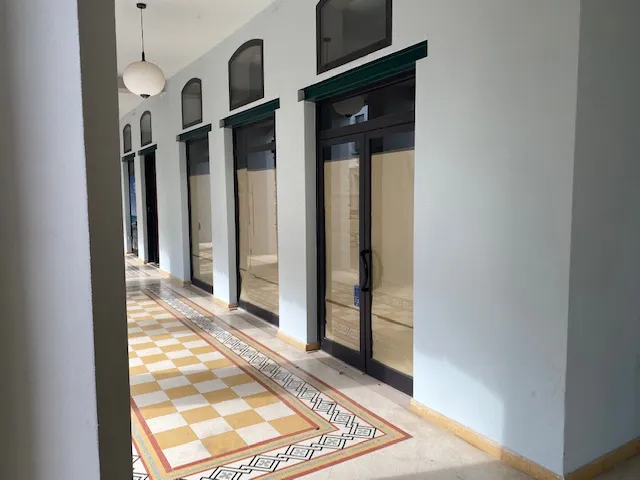 NOTE: locale commerciale prestigioso nel cuore del centro storico.