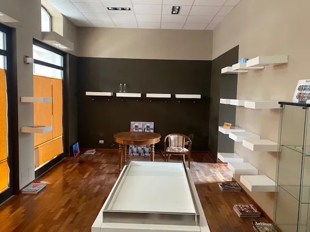 NOTE: locale commerciale prestigioso nel cuore del centro storico.